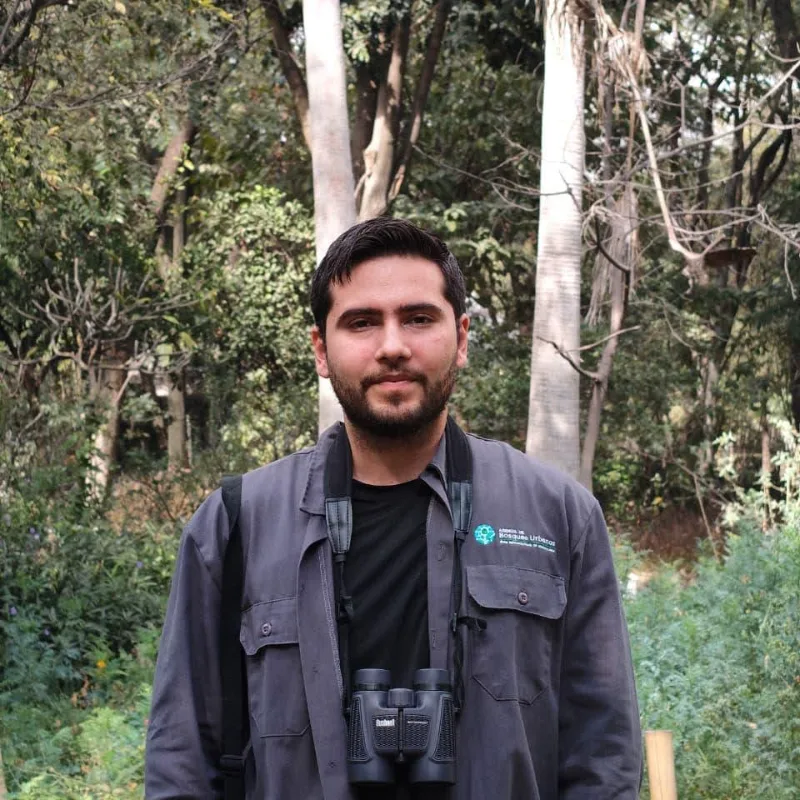 Retrato de Juan Pablo Viramontes Márquez en el bosque
